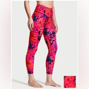 VICTORIA'S SECRET
Love Cloud Crossover Legging